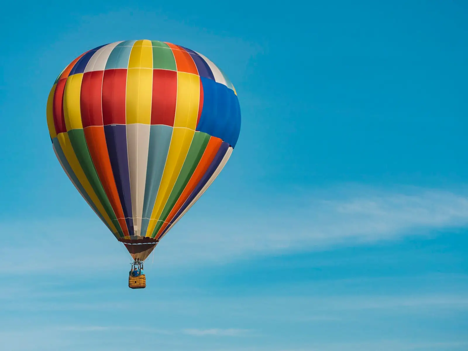 Hot air balloon on blue sky jigsaw puzzle