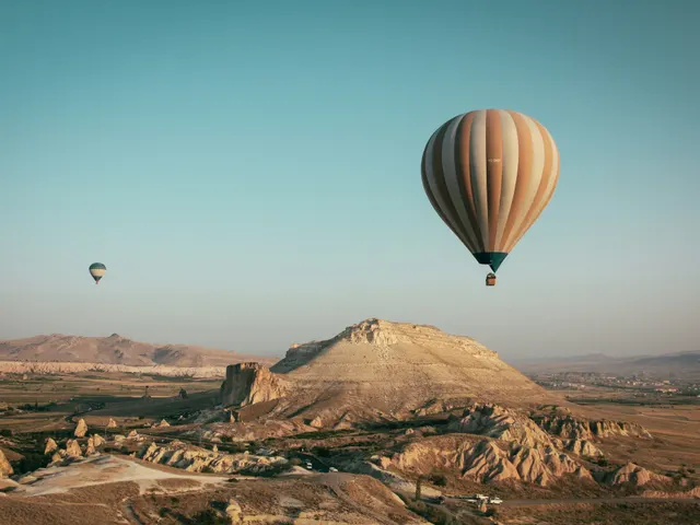 hot air balloons on mid air — Francesco Ungaro jigsaw puzzle
